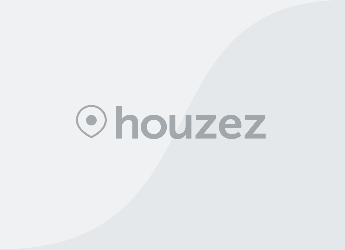 Charmosa Casa Mediterrânea com Piscina e Área Externa Acolhedora